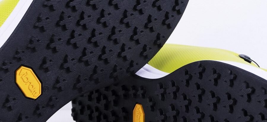 vibram-multistuds-sole-and-spikes-sole-for-excellent-grip-and-stability